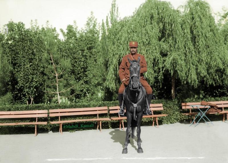 رضاشاه سوار بر اسب