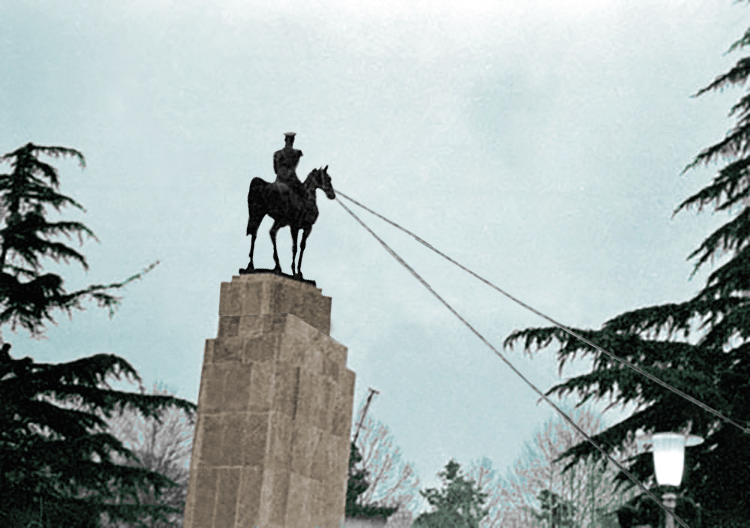 سقوط مجسمه شاه پهلوی